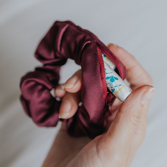 SCRUNCHIE WITH SECRET POCKET - PURPLE